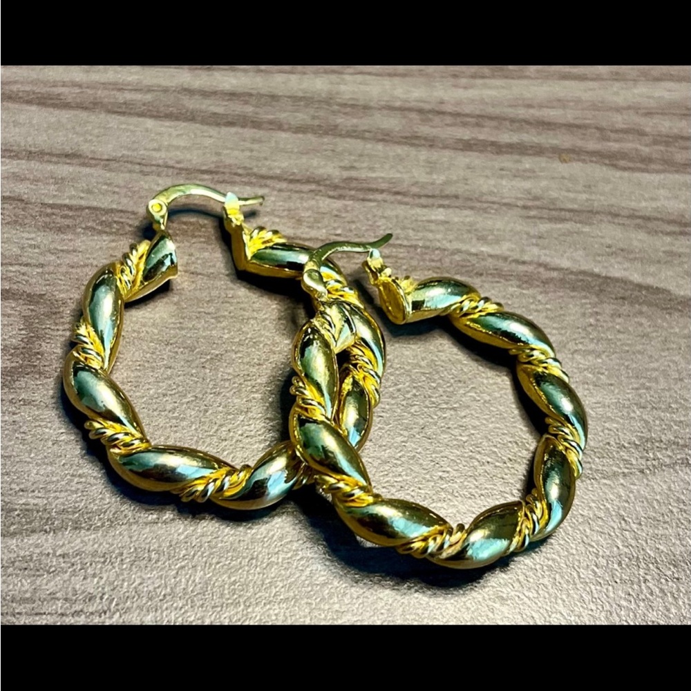 Gold earring stamped 925